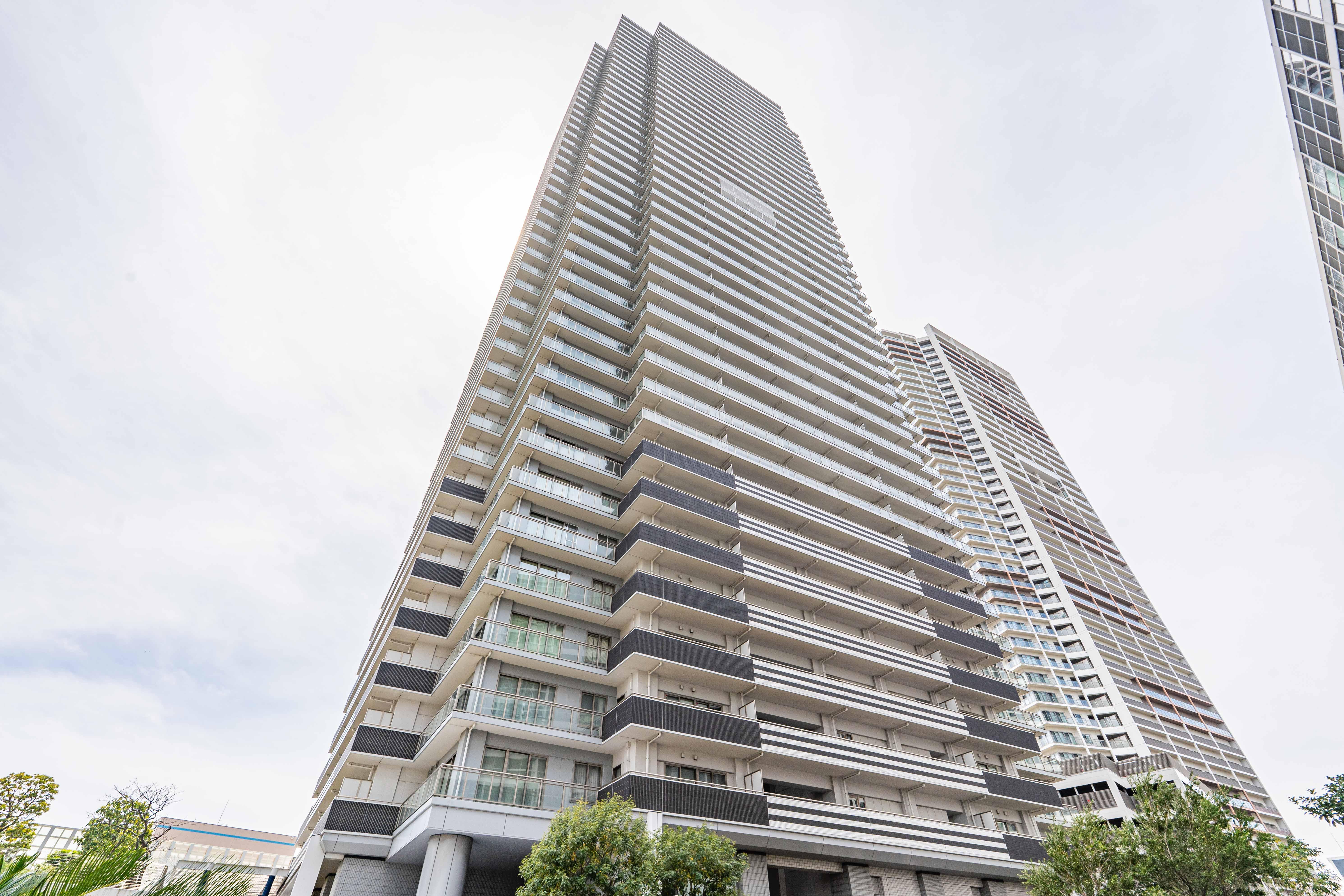 Ｗ　Ｃｏｍｆｏｒｔ　Ｔｏｗｅｒｓ　ＷＥＳＴ