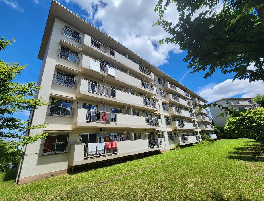 寺尾台住宅８号棟